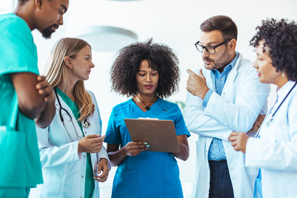 Fortbildung: Interdisziplinäre Therapie bei Kopf-Hals-Tumoren: Von systemischer Behandlung bis Ernährungstherapie